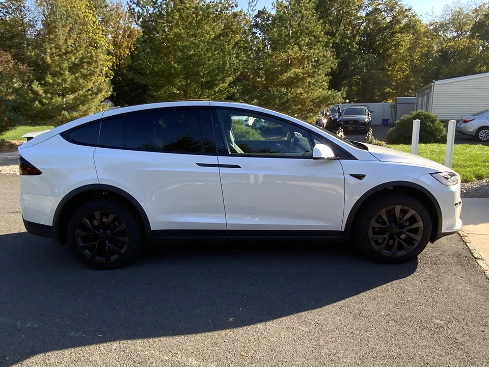 2022 Tesla Model X Plaid - Image 14 of 28