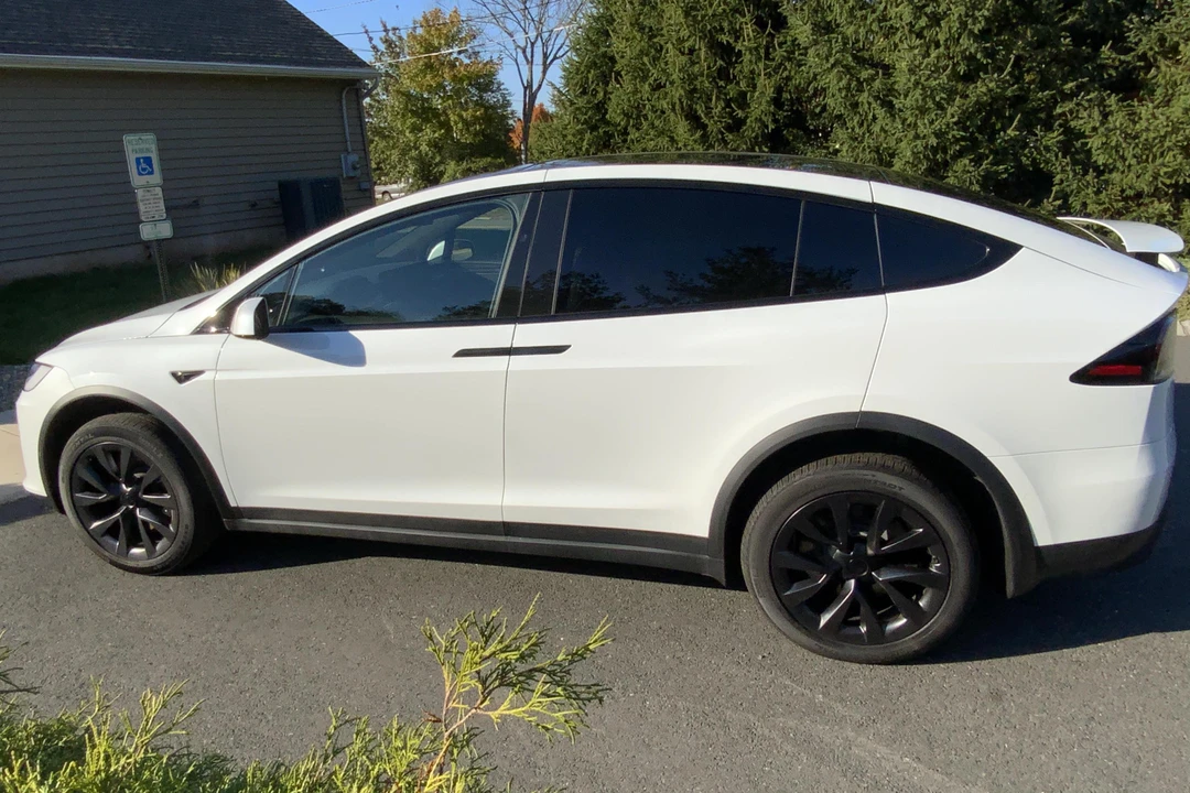 2022 Tesla Model X Plaid - Image 3 of 28