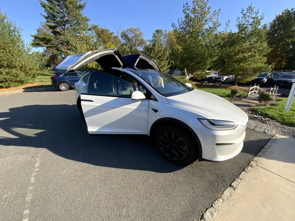 2022 Tesla Model X Plaid - Image 16 of 28