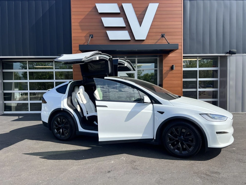 2022 Tesla Model X Plaid - Image 5 of 21