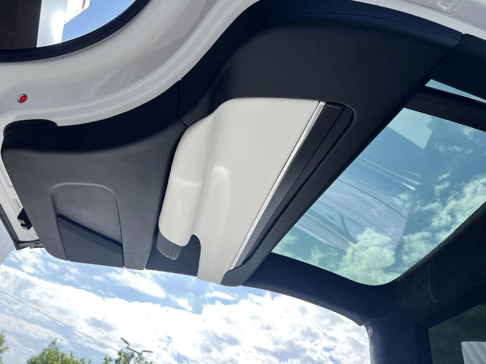2022 Tesla Model X Plaid - Image 10 of 21