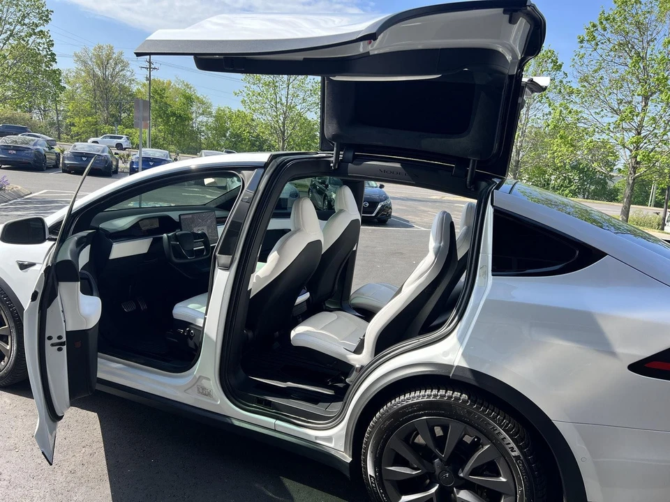2022 Tesla Model X Plaid - Image 7 of 21