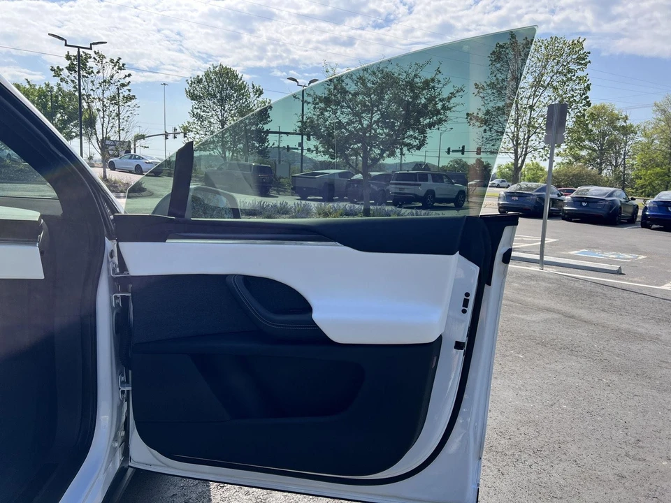 2022 Tesla Model X Plaid - Image 14 of 21