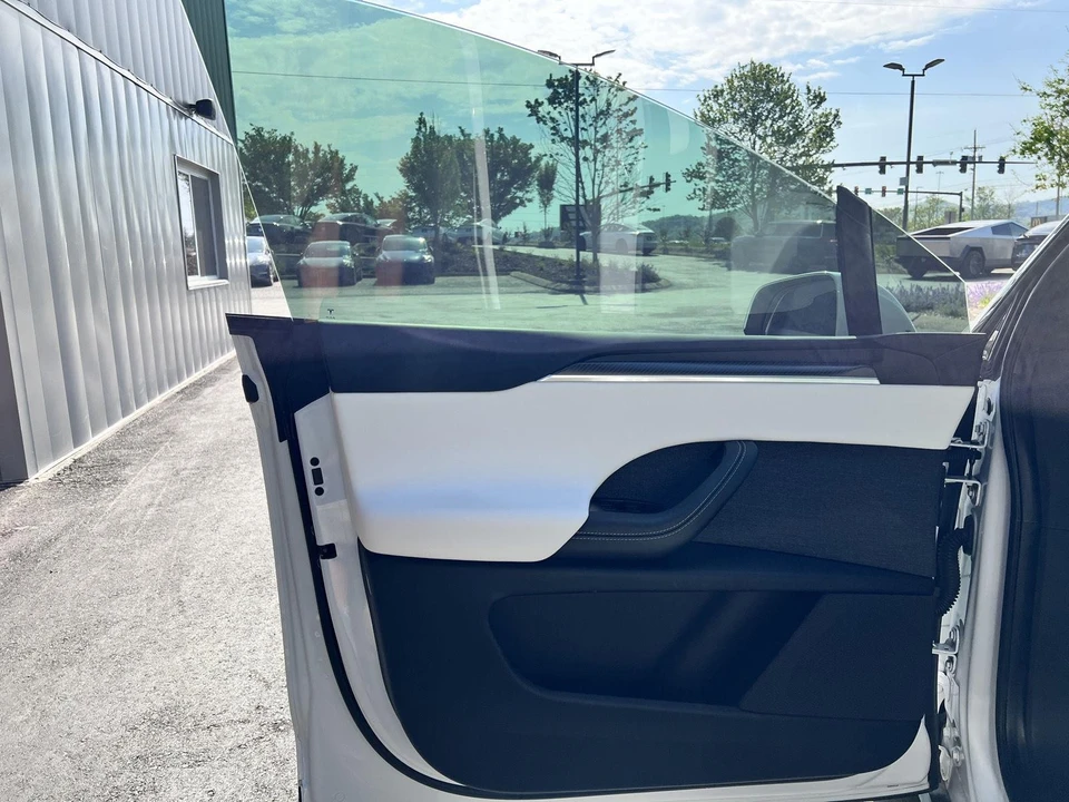 2022 Tesla Model X Plaid - Image 12 of 21