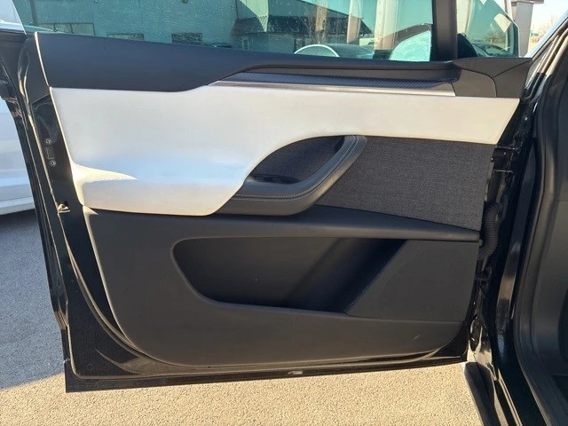 2022 Tesla Model X Plaid - Image 10 of 21
