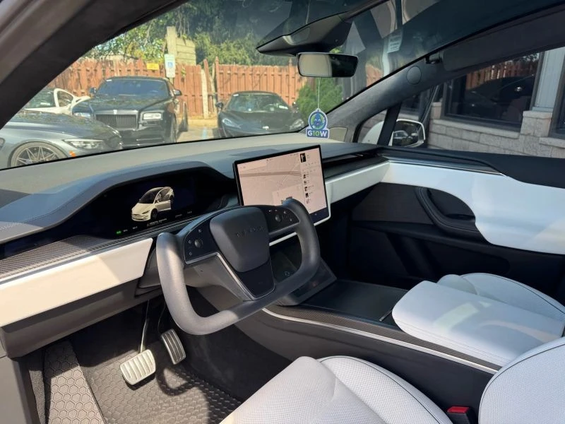 2022 Tesla Model X Plaid - Image 9 of 12