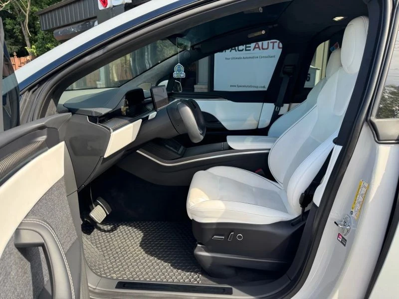 2022 Tesla Model X Plaid - Image 10 of 12