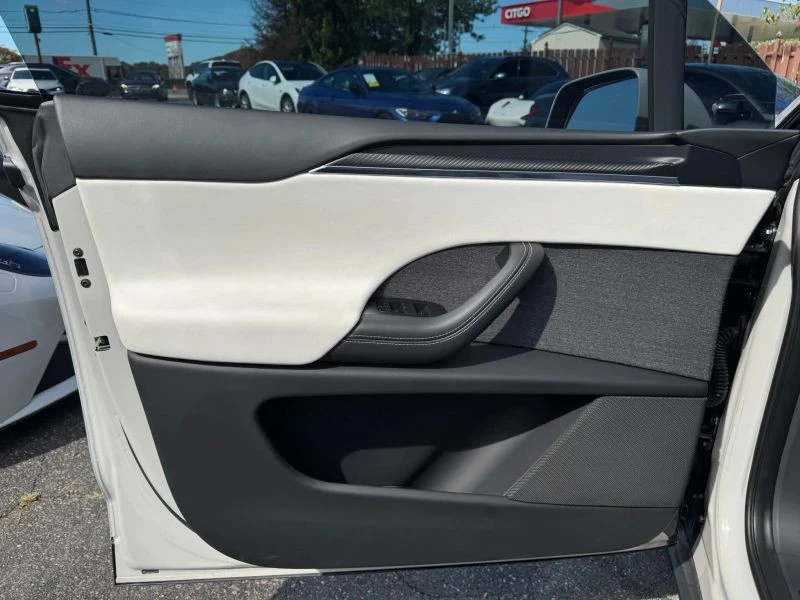 2022 Tesla Model X Plaid - Image 8 of 12
