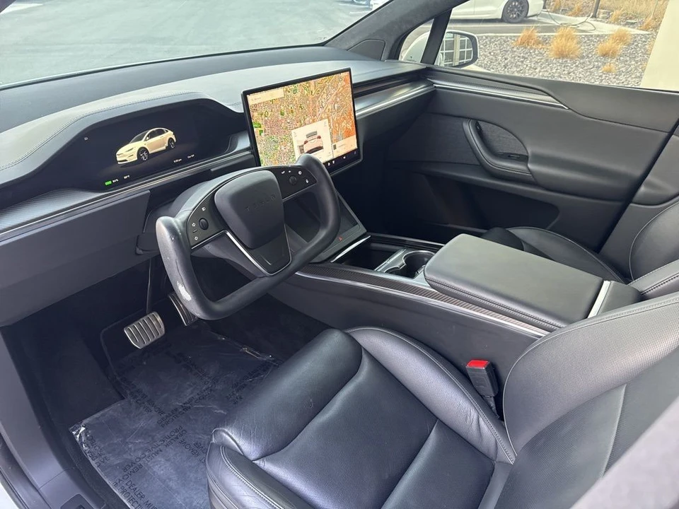 2022 Tesla Model X Plaid - Image 10 of 21