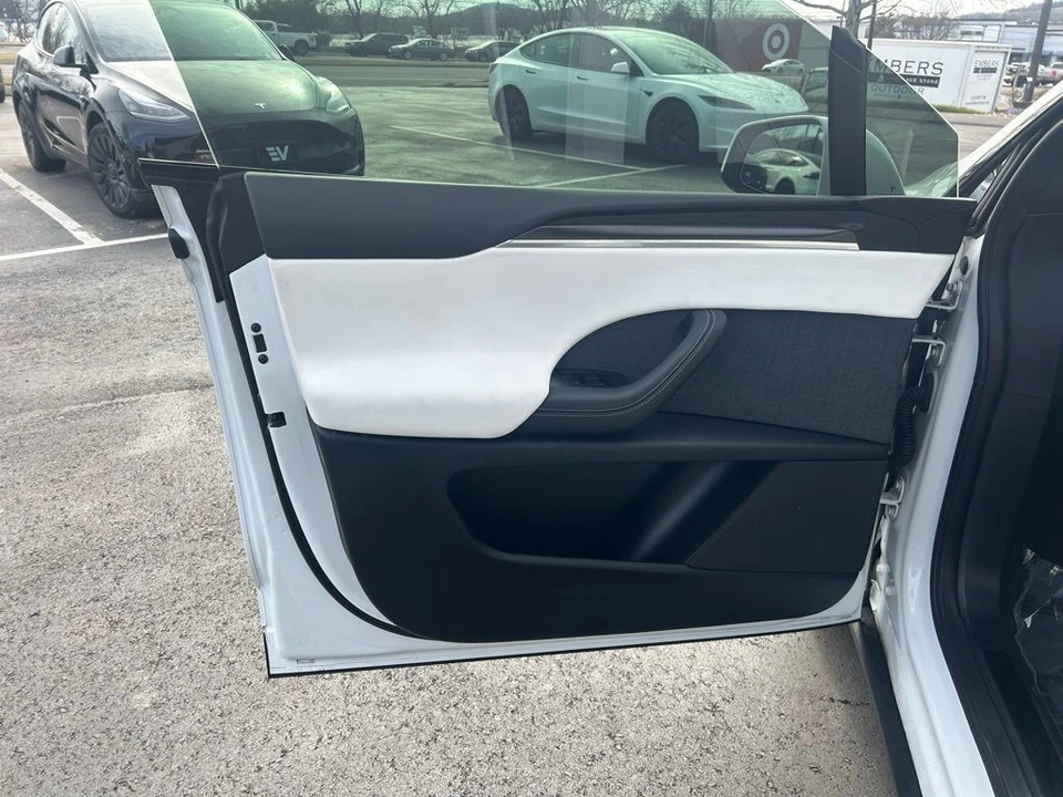 2022 Tesla Model X Plaid - Image 15 of 18