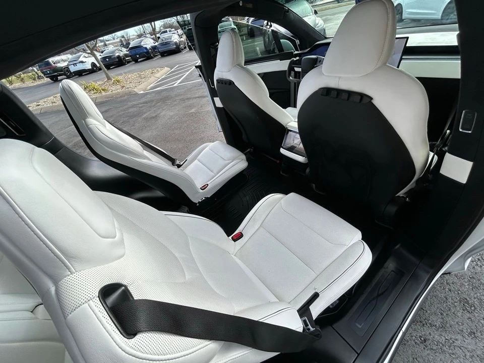 2022 Tesla Model X Plaid - Image 11 of 18