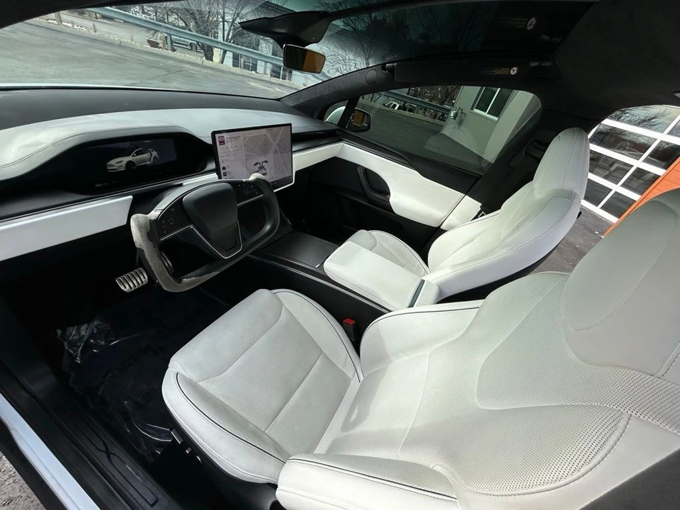 2022 Tesla Model X Plaid - Image 16 of 18