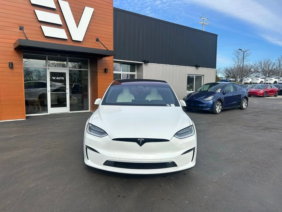 2022 Tesla Model X Plaid - Image 2 of 18