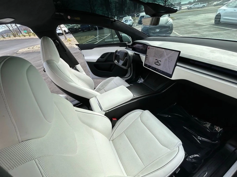 2022 Tesla Model X Plaid - Image 14 of 18