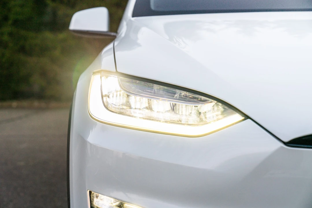 2022 Tesla Model X Plaid - Image 13 of 31