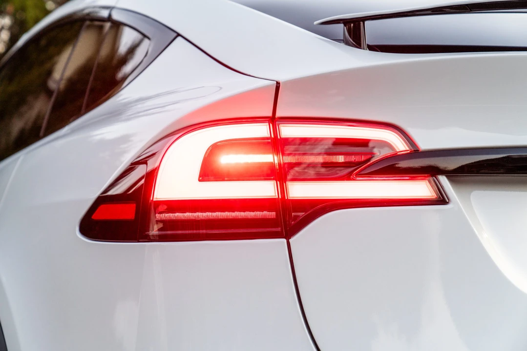 2022 Tesla Model X Plaid - Image 27 of 31