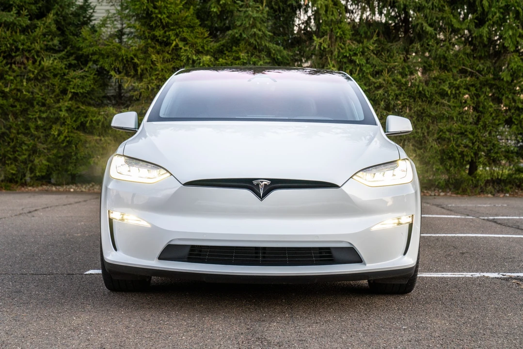 2022 Tesla Model X Plaid - Image 12 of 31