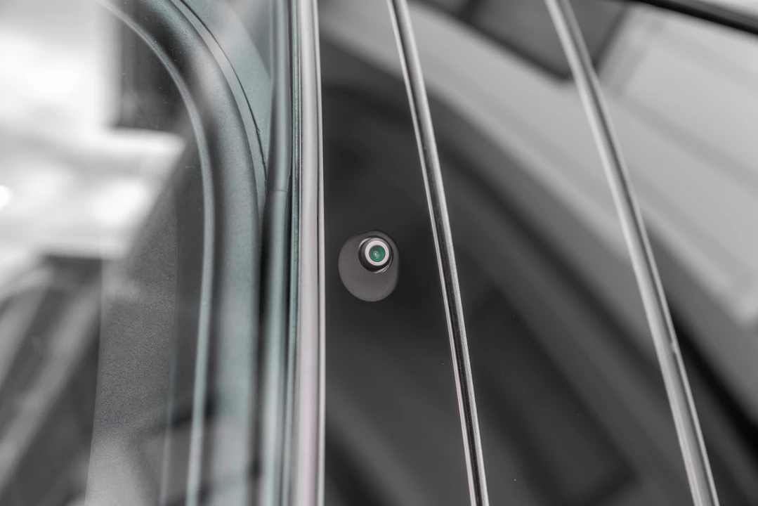 2022 Tesla Model X Plaid - Image 21 of 31