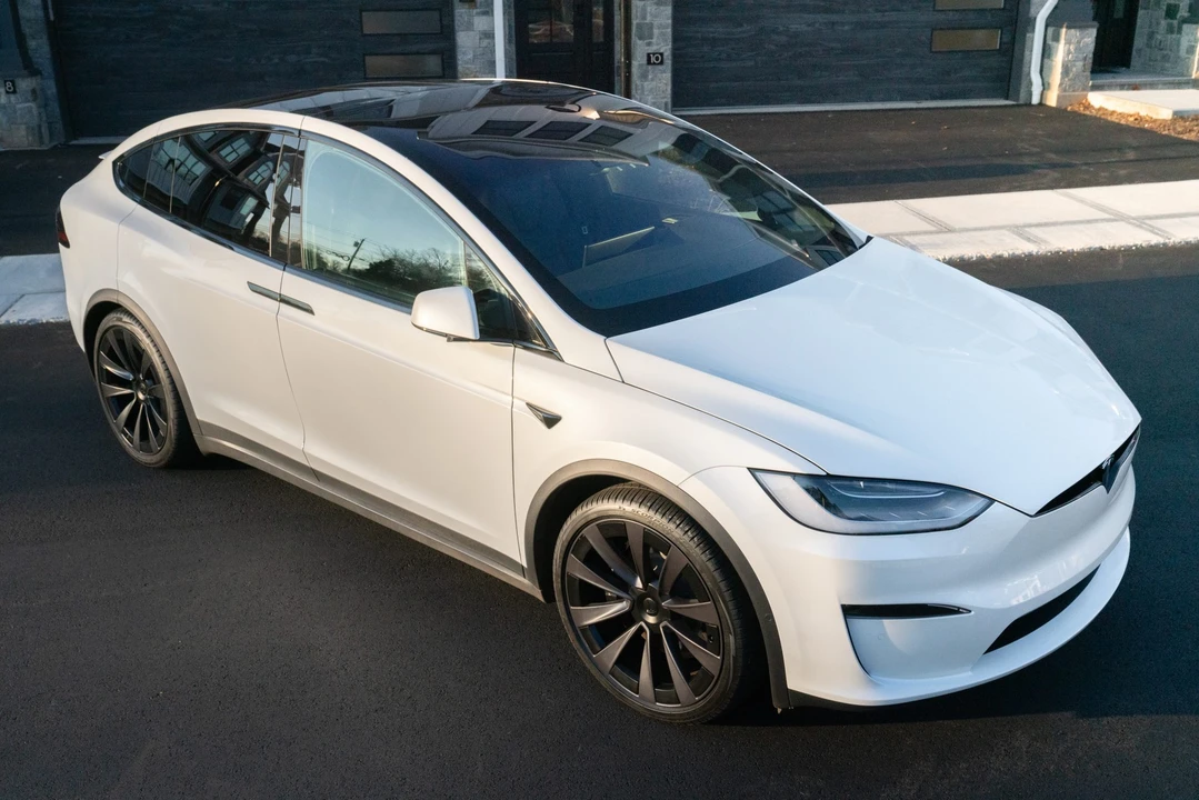 2022 Tesla Model X Plaid - Image 8 of 31