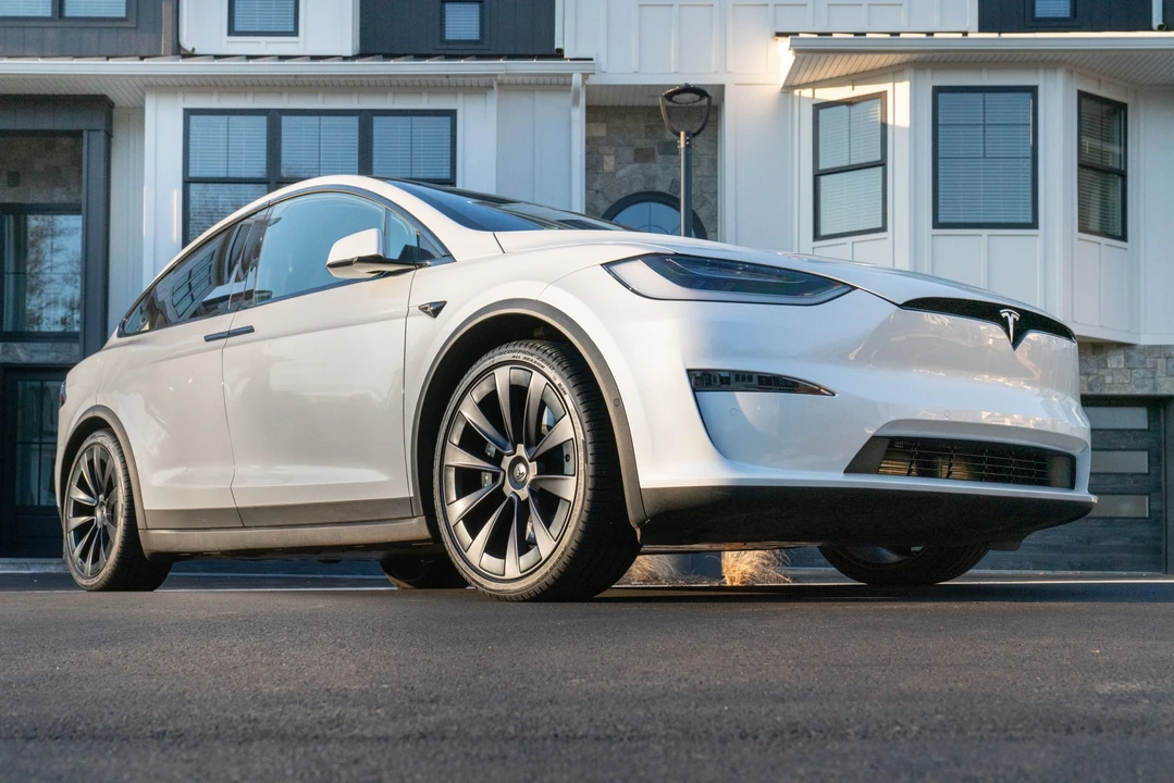 2022 Tesla Model X Plaid - Image 10 of 31