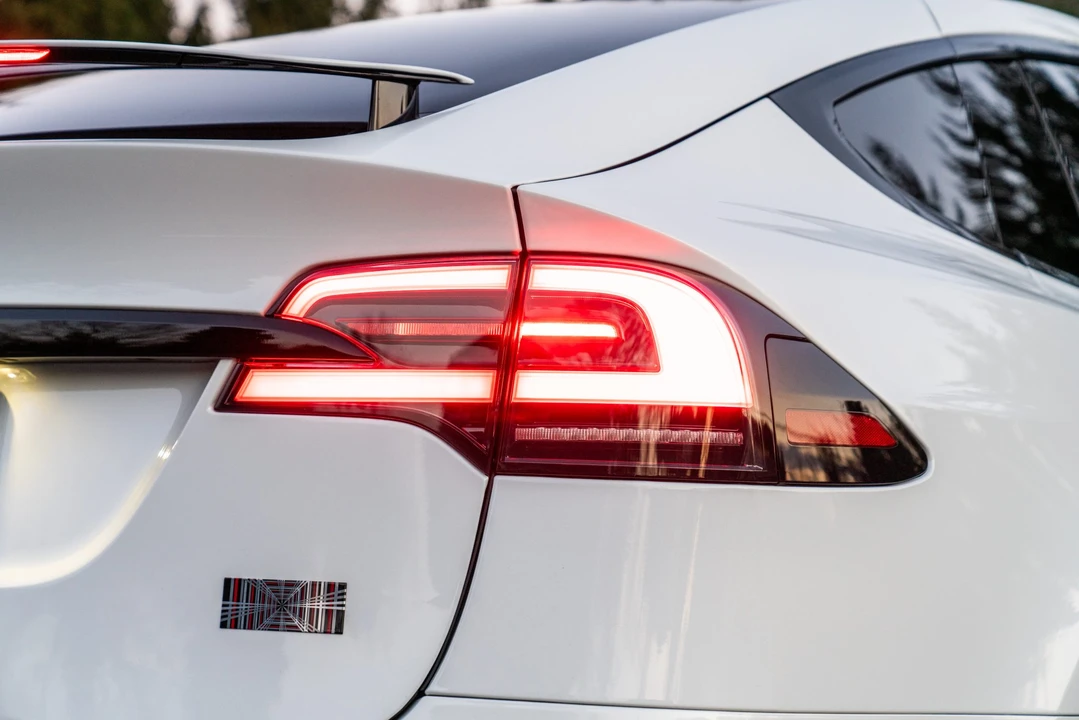 2022 Tesla Model X Plaid - Image 28 of 31