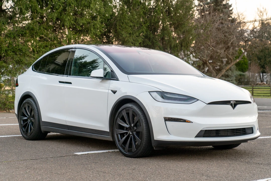2022 Tesla Model X Plaid - Image 9 of 31