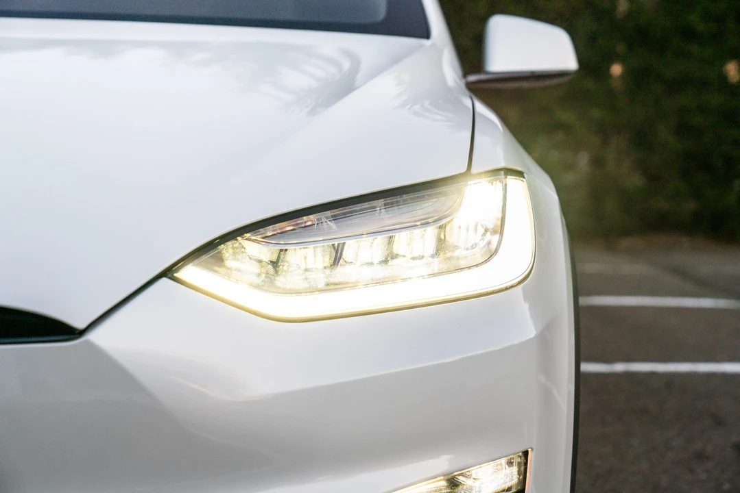 2022 Tesla Model X Plaid - Image 14 of 31