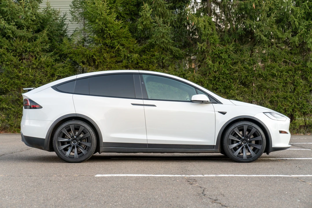 2022 Tesla Model X Plaid - Image 7 of 31