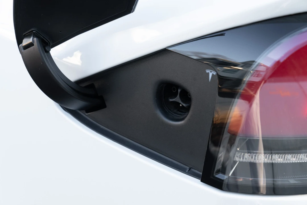 2022 Tesla Model X Plaid - Image 26 of 31
