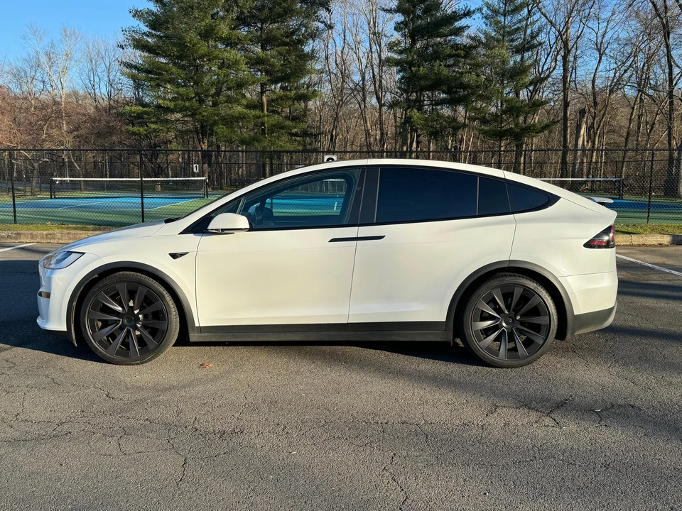 2022 Tesla Model X Plaid - Image 14 of 31