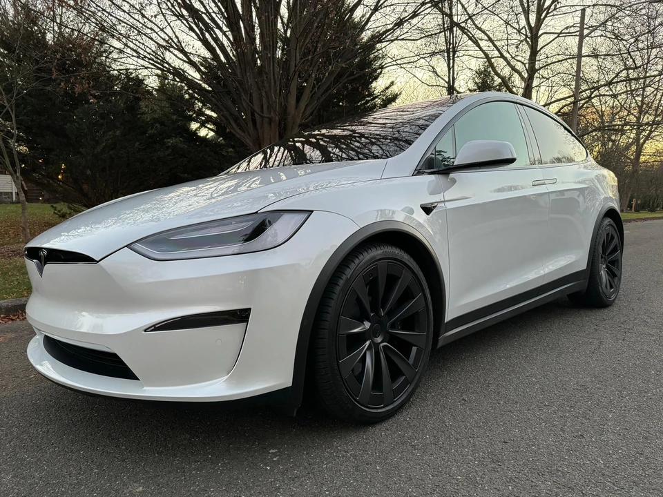 2022 Tesla Model X Plaid - Image 11 of 31