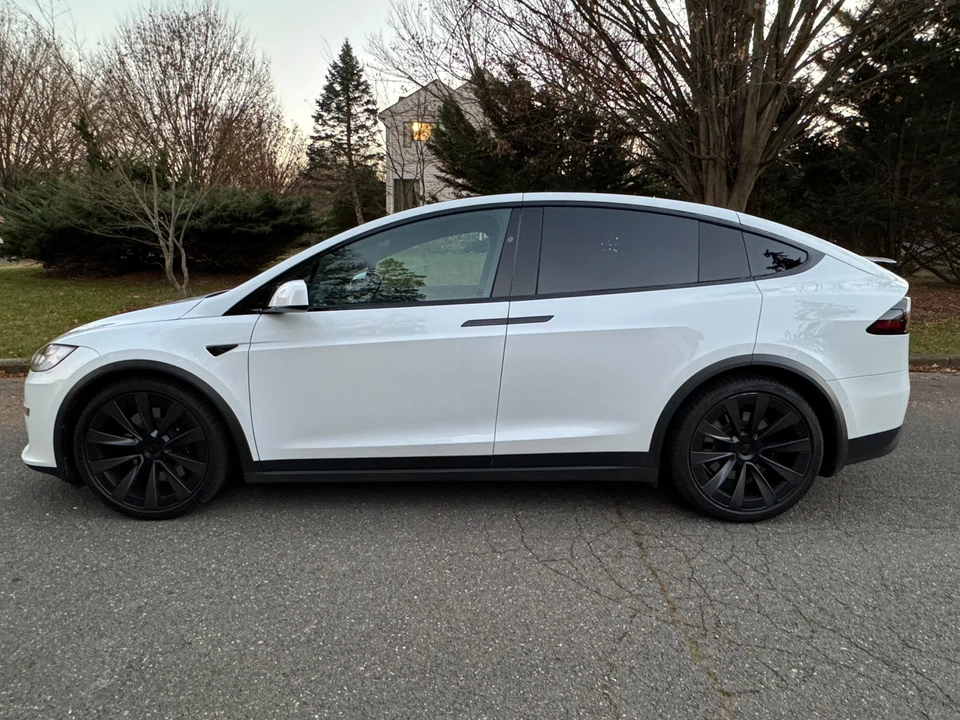 2022 Tesla Model X Plaid - Image 15 of 31