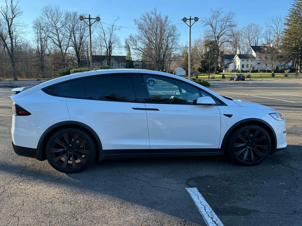 2022 Tesla Model X Plaid - Image 22 of 31
