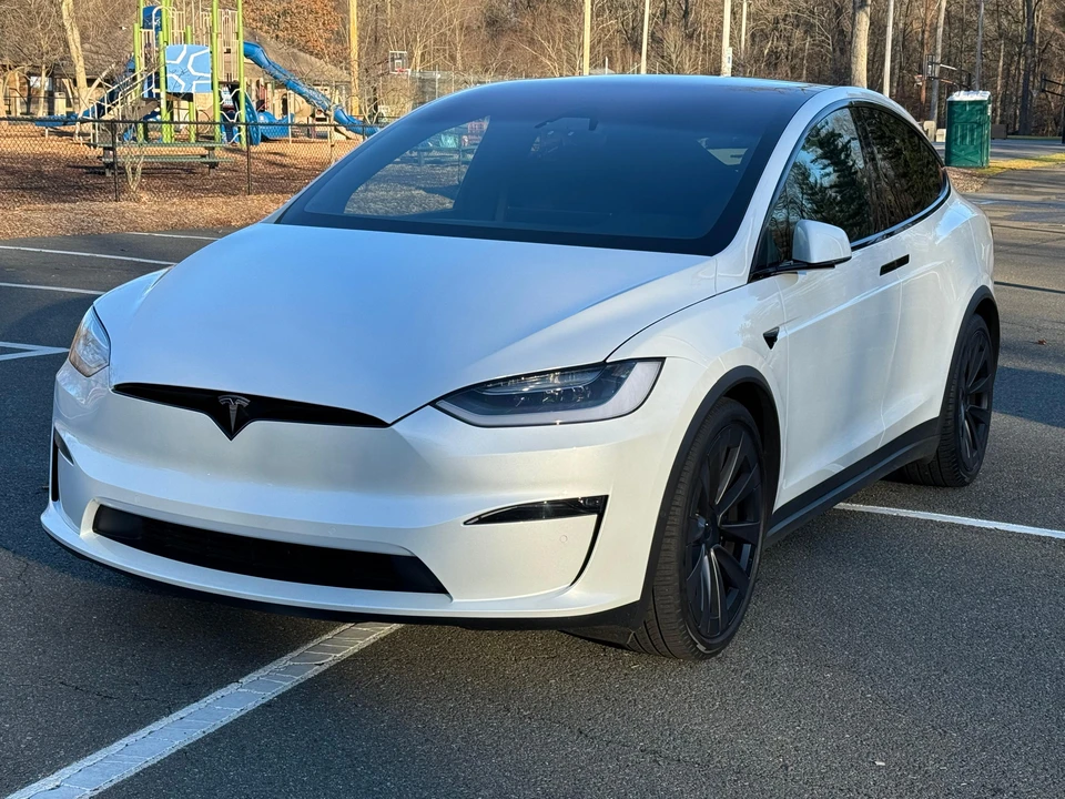 2022 Tesla Model X Plaid - Image 9 of 31