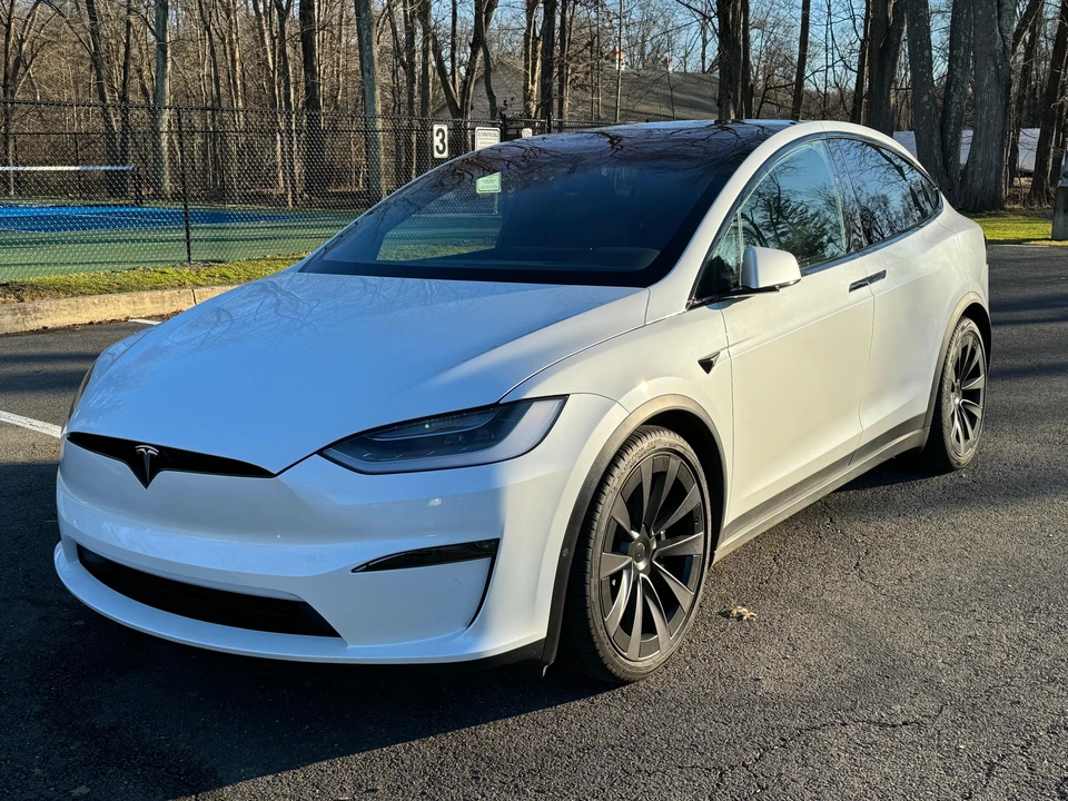 2022 Tesla Model X Plaid - Image 10 of 31