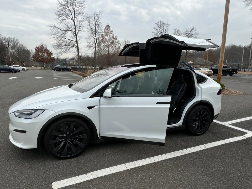 2022 Tesla Model X Plaid - Image 13 of 31