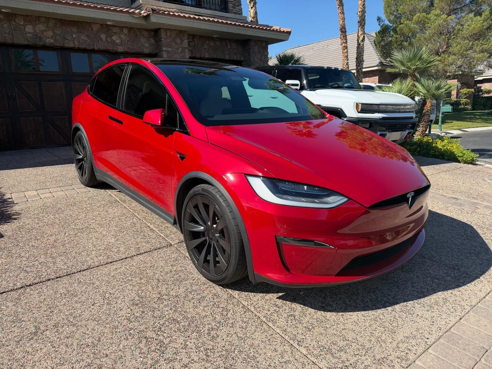2022 Tesla Model X Plaid - Image 9 of 31