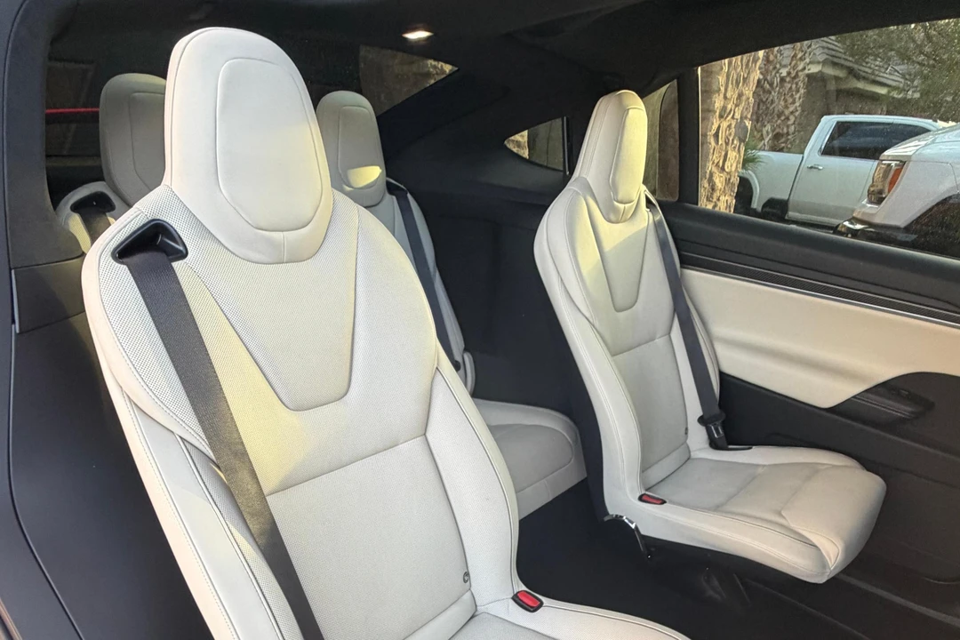 2022 Tesla Model X Plaid - Image 19 of 31