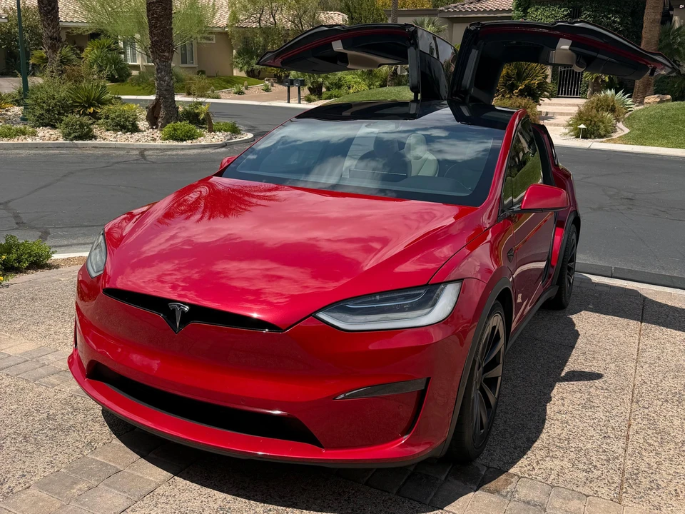 2022 Tesla Model X Plaid - Image 10 of 31