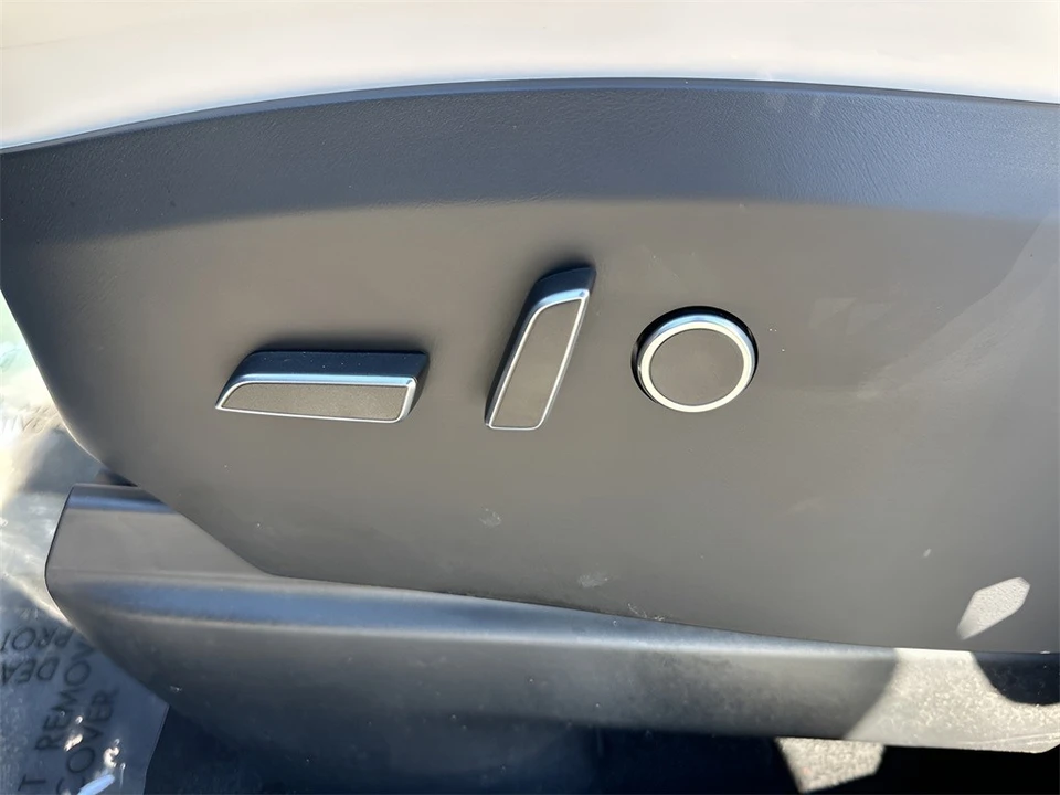 2022 Tesla Model X Plaid - Image 10 of 12