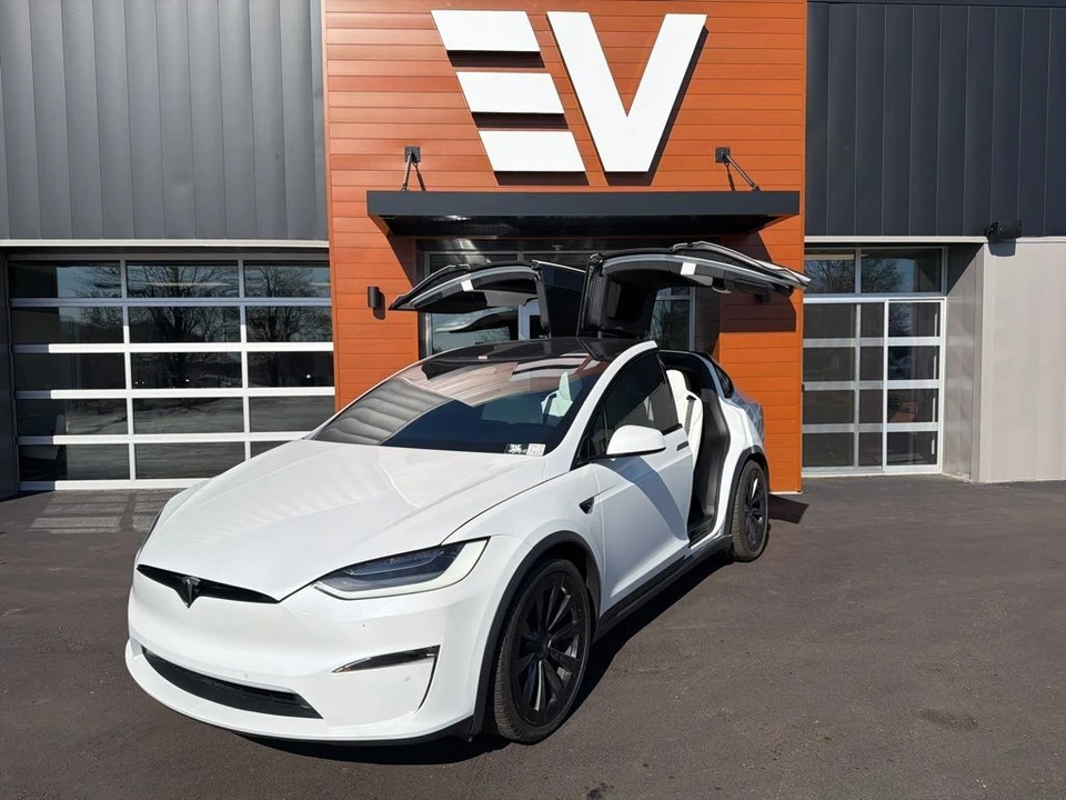 2022 Tesla Model X Plaid - Image 2 of 21