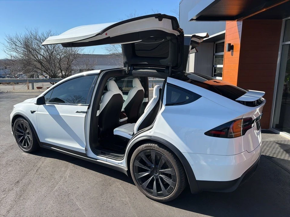 2022 Tesla Model X Plaid - Image 4 of 21