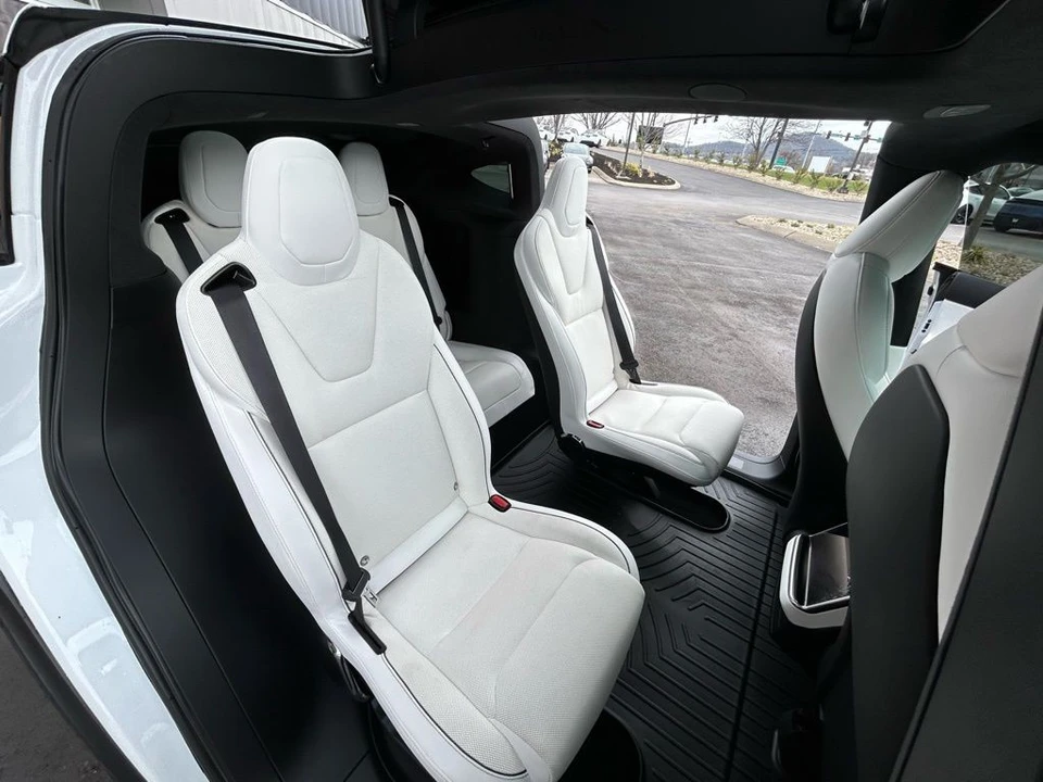 2022 Tesla Model X Plaid - Image 15 of 21