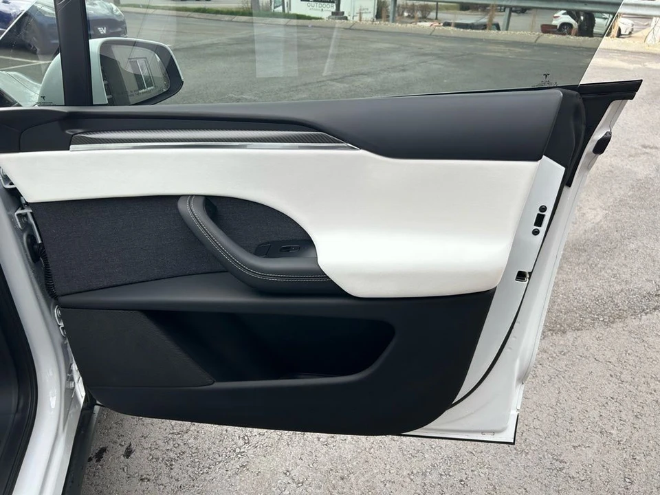 2022 Tesla Model X Plaid - Image 13 of 18