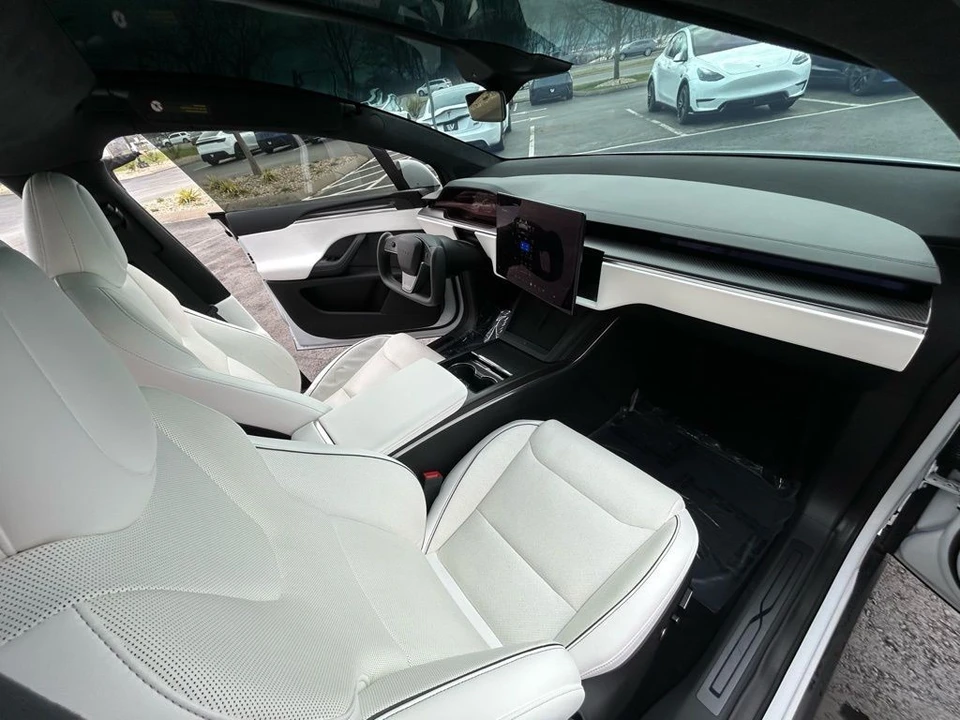 2022 Tesla Model X Plaid - Image 18 of 21