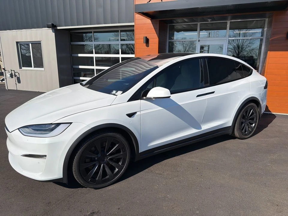 2022 Tesla Model X Plaid - Image 11 of 21