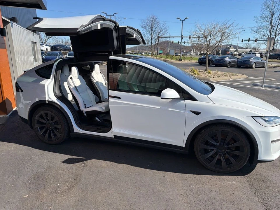 2022 Tesla Model X Plaid - Image 8 of 21