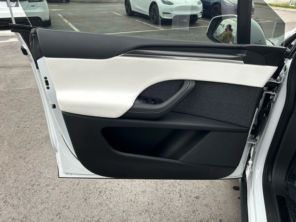 2022 Tesla Model X Plaid - Image 15 of 18
