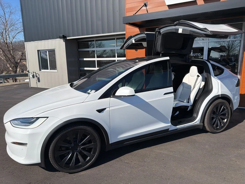 2022 Tesla Model X Plaid - Image 3 of 21