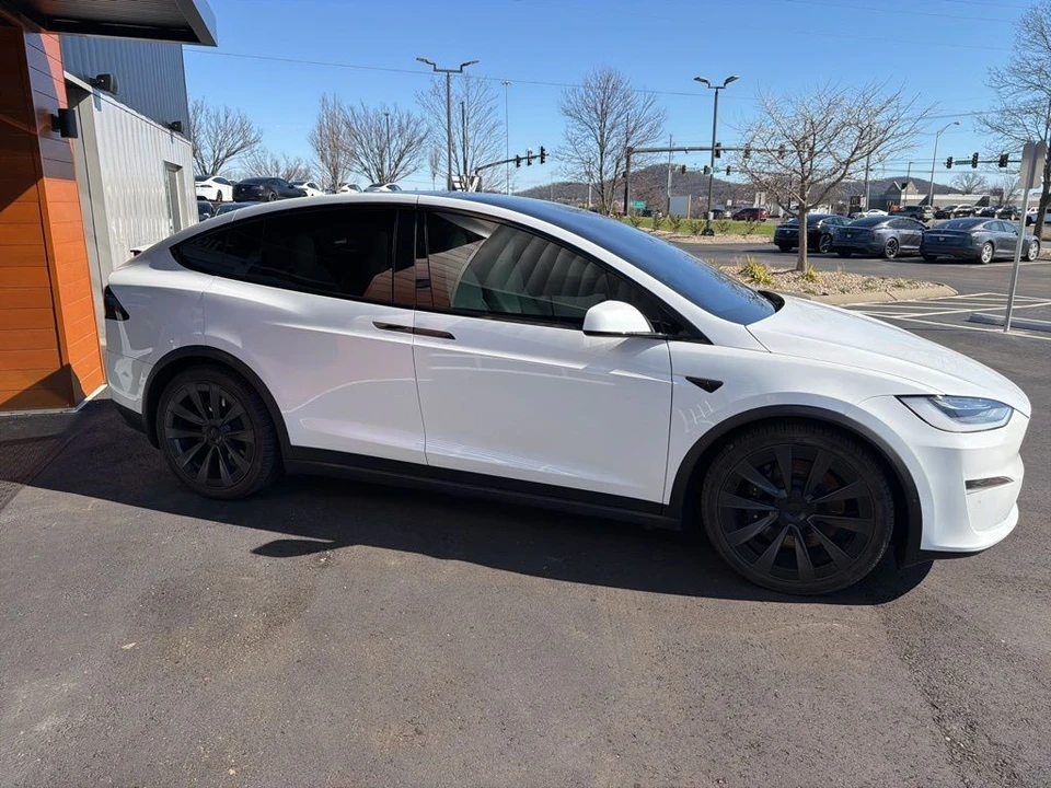 2022 Tesla Model X Plaid - Image 12 of 21
